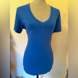 ARITZIA BLUE SCOOP NECK T SIZE : MEDIUM